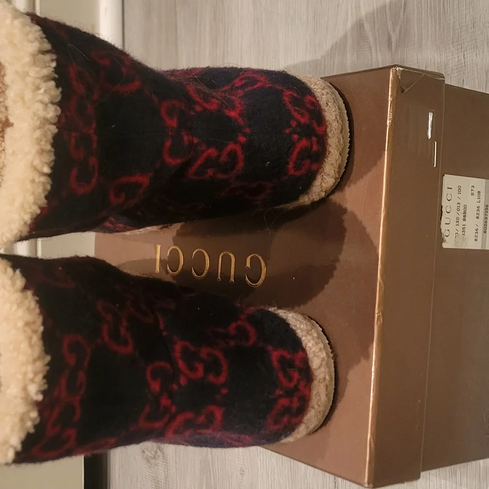 Gucci Women's Black and Red Shoes - Picture 3 of 6